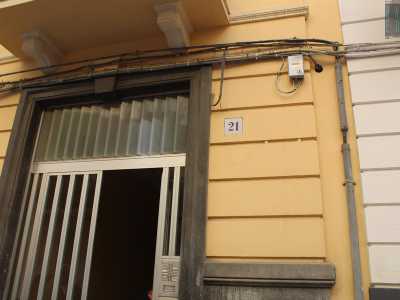 Un portone in anticorodal permette l�ingresso nell�androne...